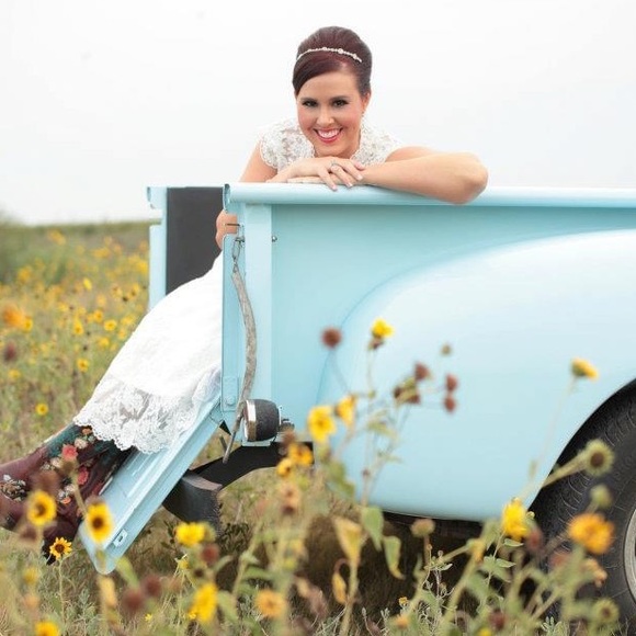 Meet your Posher, KK 💕 - Picture 2 of 3